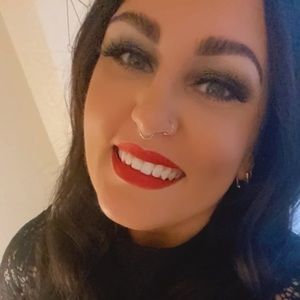 Meet your Posher, Stefanie